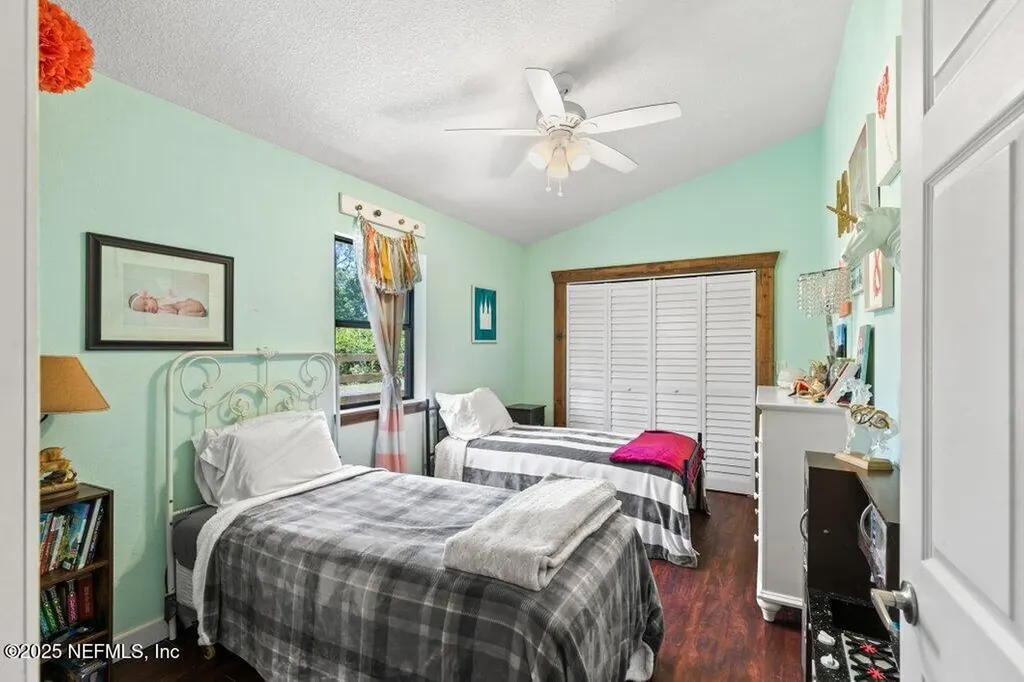 643 E State Road 100 San Mateo FL 32187