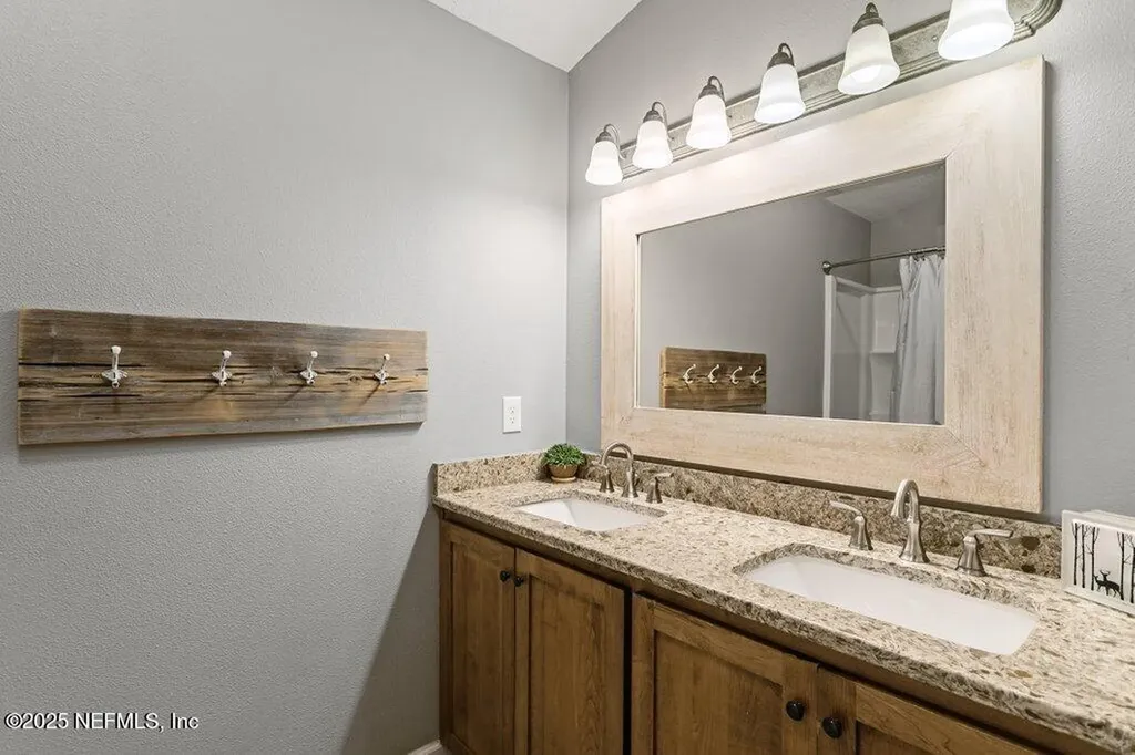 643 E State Road 100 San Mateo FL 32187