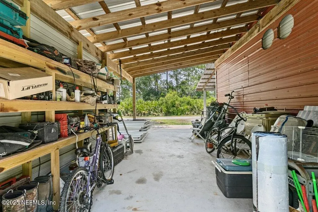 643 E State Road 100 San Mateo FL 32187
