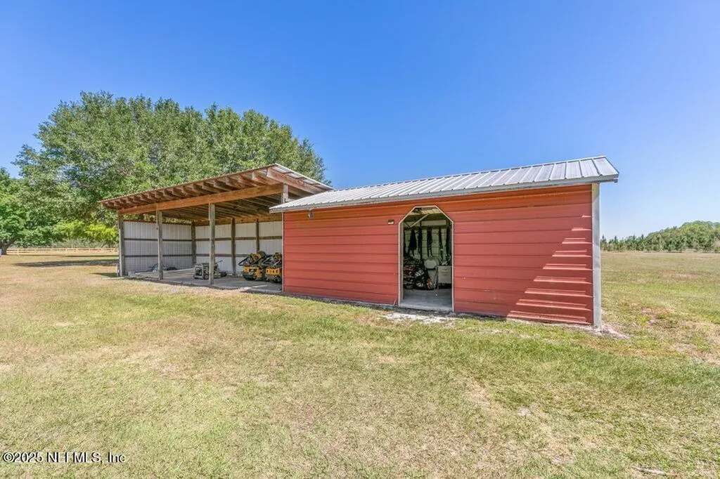 643 E State Road 100 San Mateo FL 32187