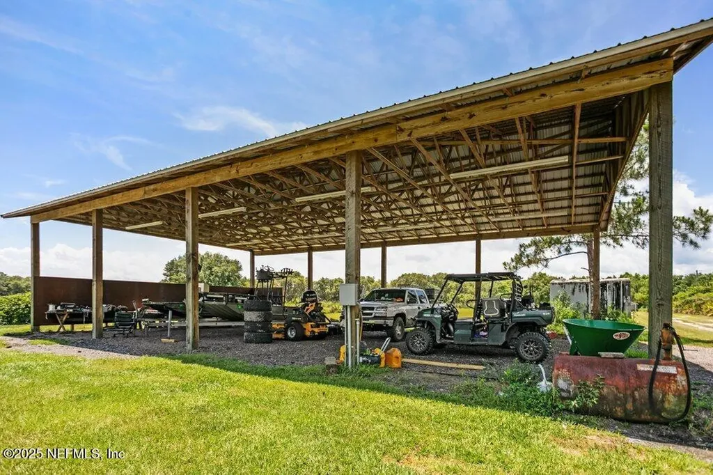 643 E State Road 100 San Mateo FL 32187