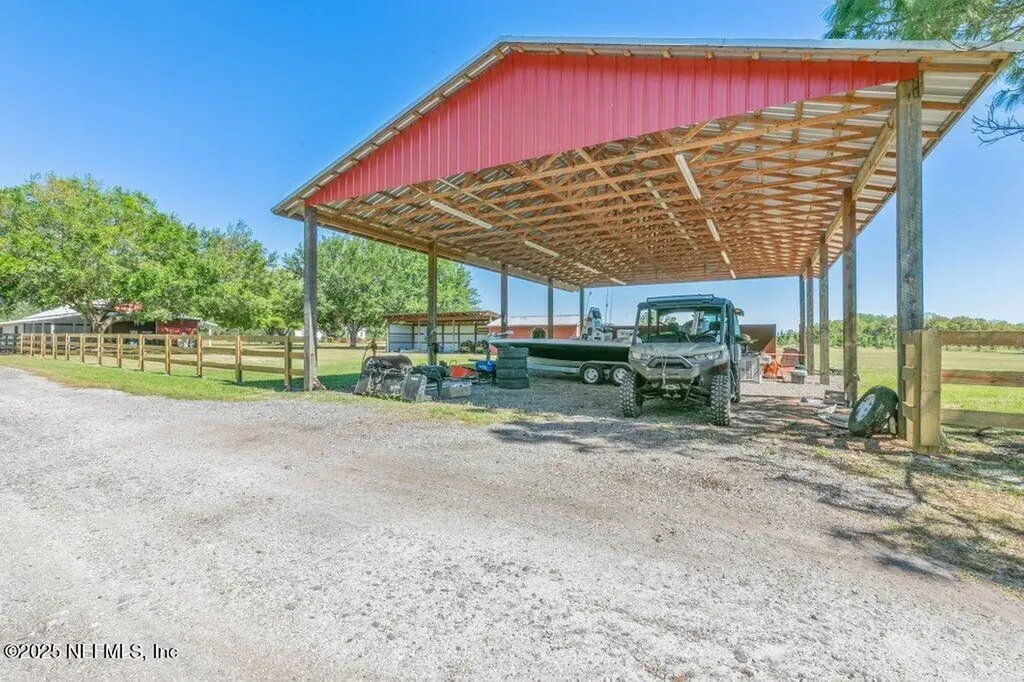 643 E State Road 100 San Mateo FL 32187