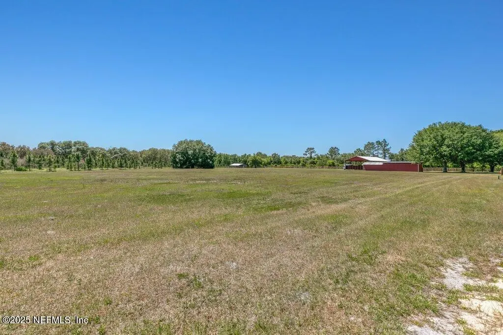 643 E State Road 100 San Mateo FL 32187