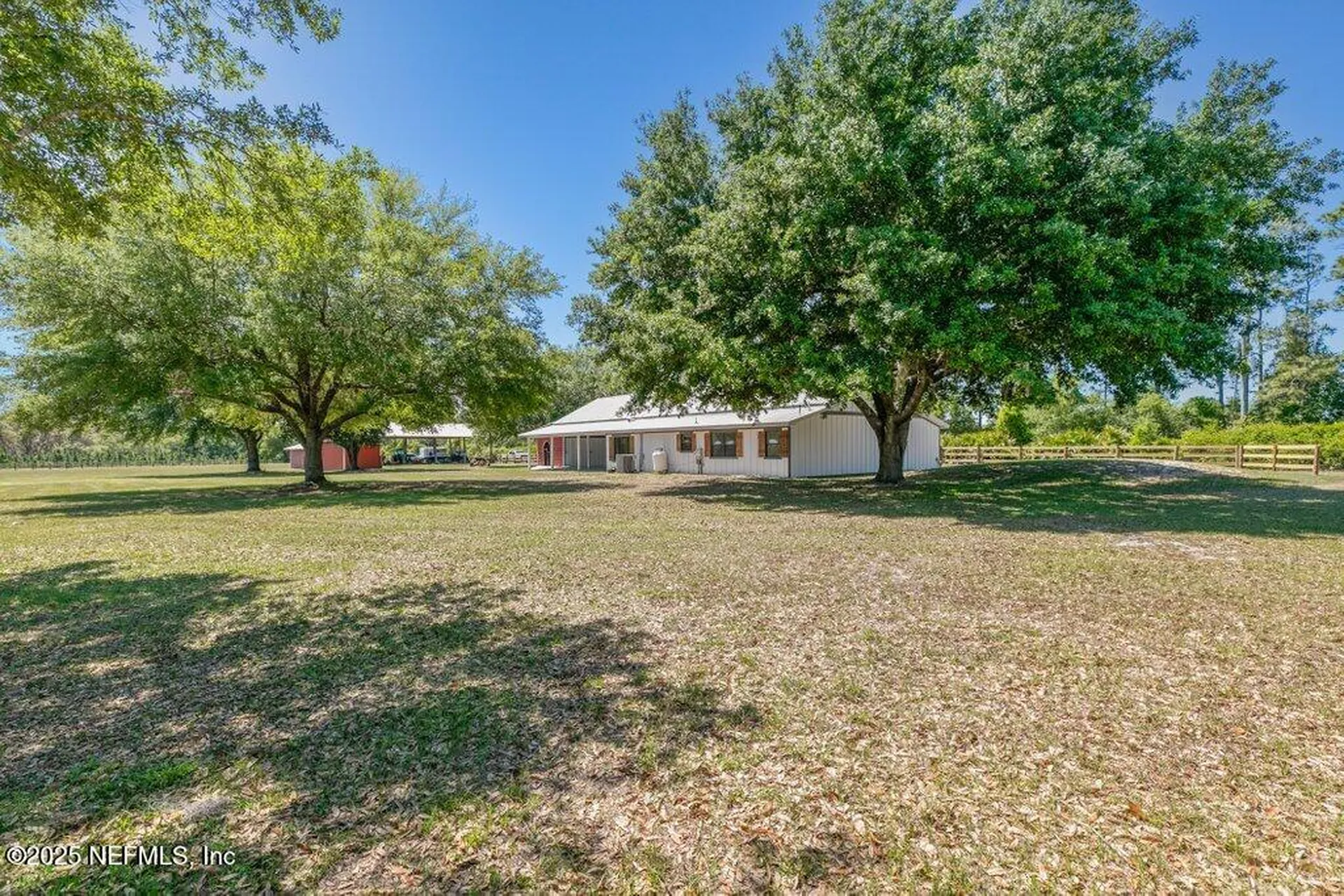 643 E State Road 100 San Mateo FL 32187