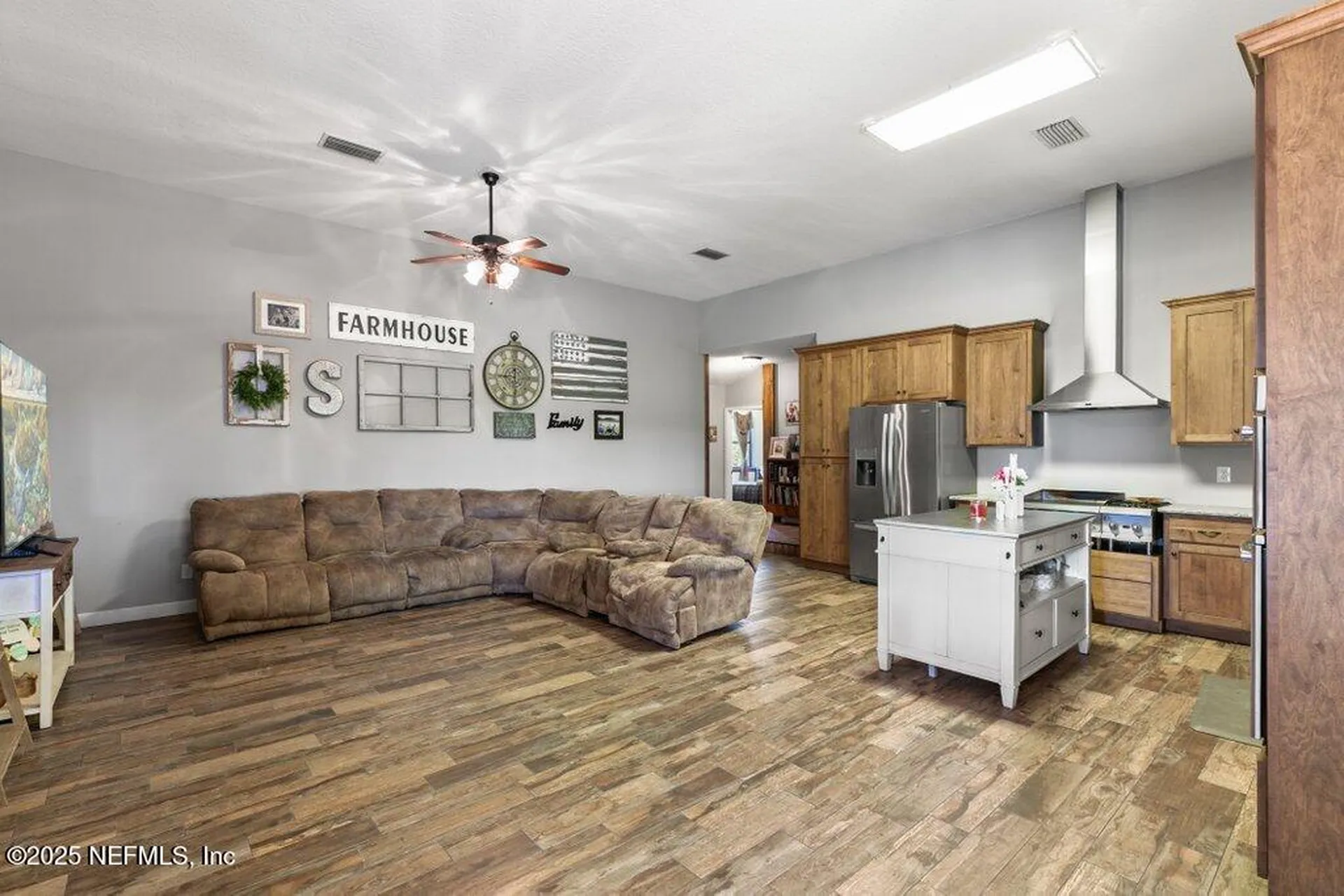 643 E State Road 100 San Mateo FL 32187