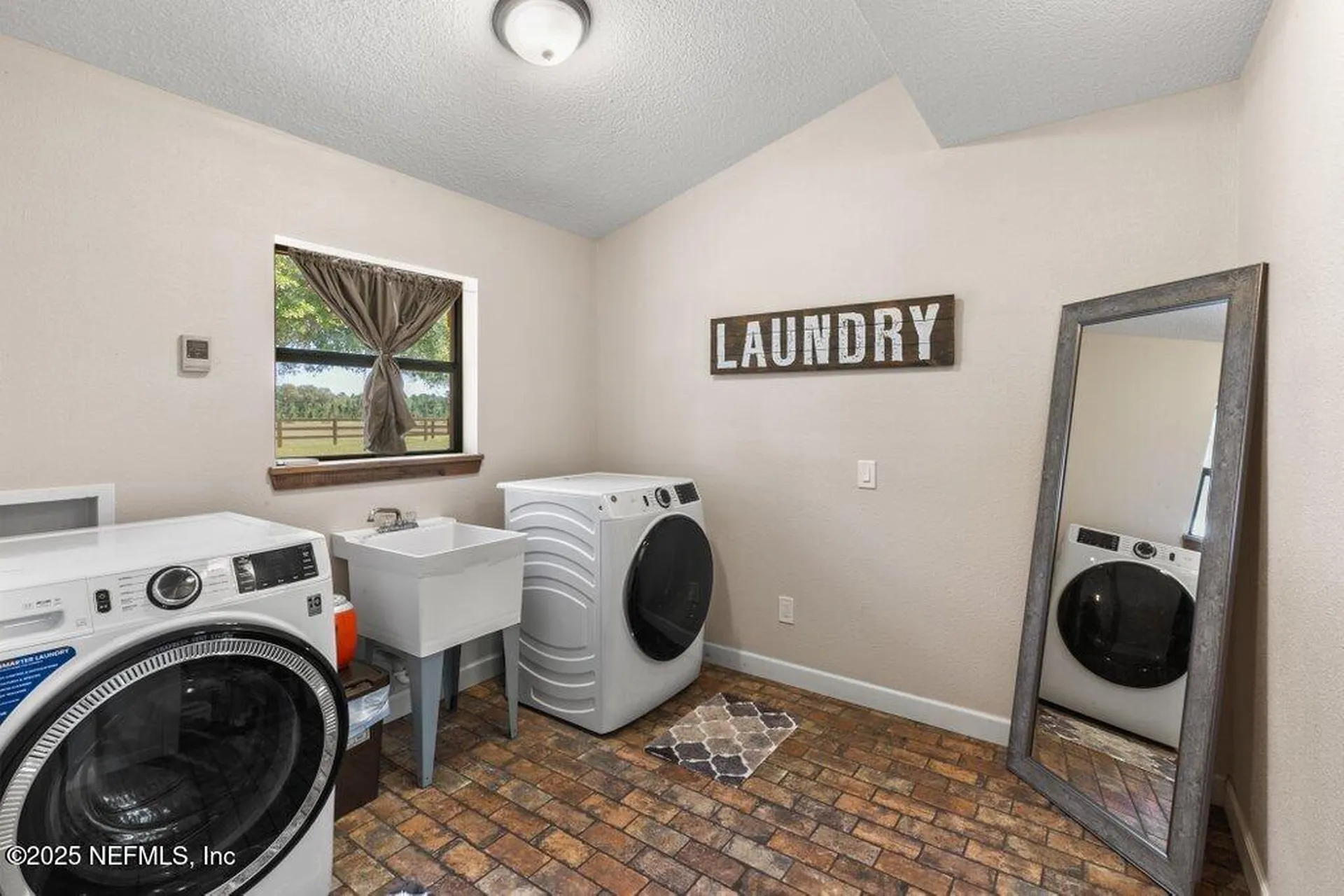 643 E State Road 100 San Mateo FL 32187