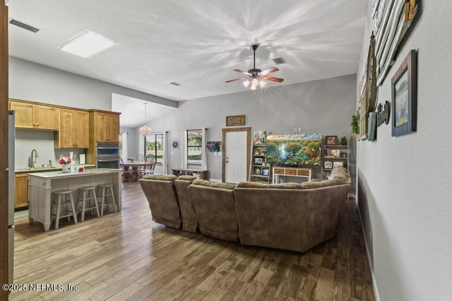 643 E State Road 100 San Mateo FL 32187
