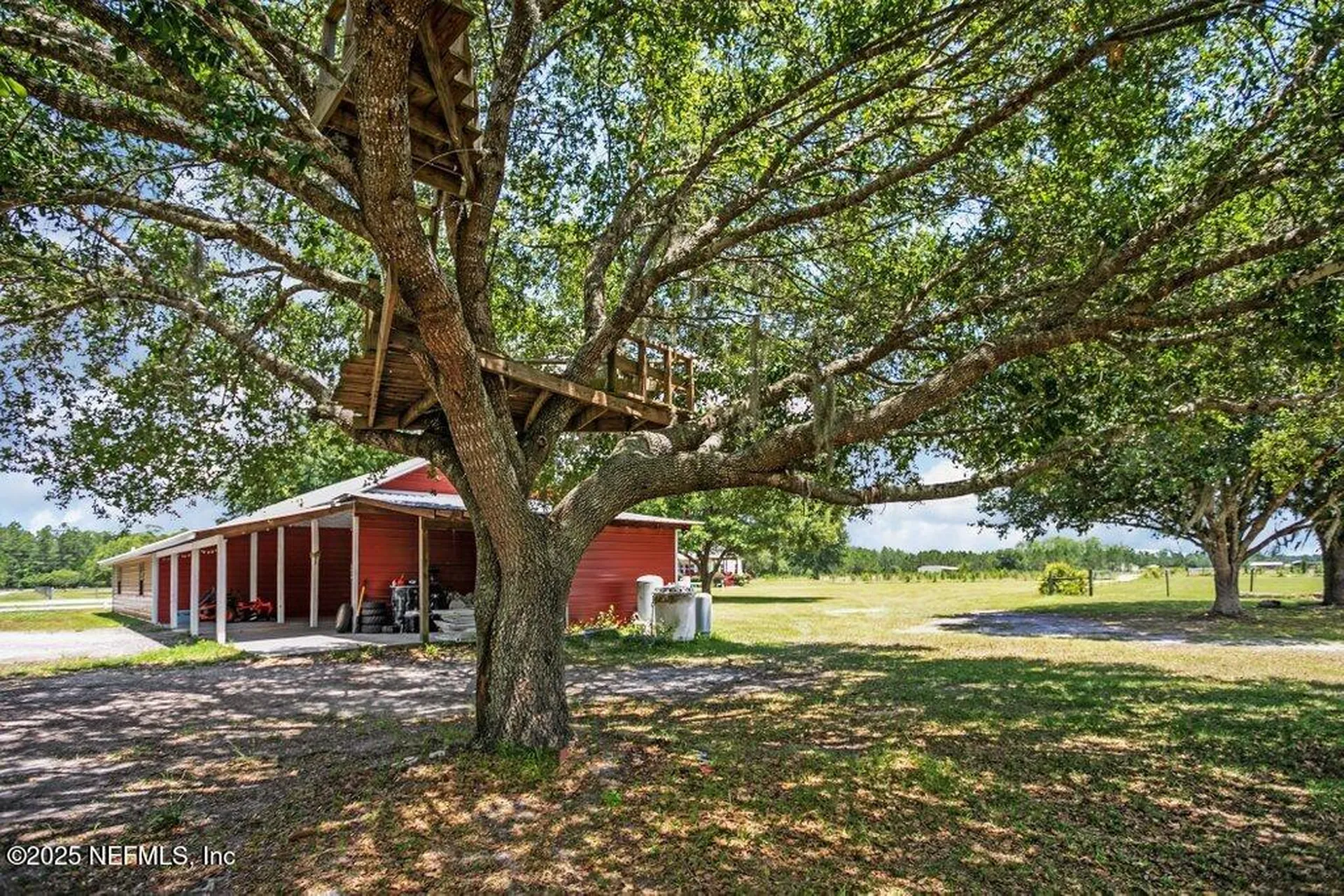 643 E State Road 100 San Mateo FL 32187