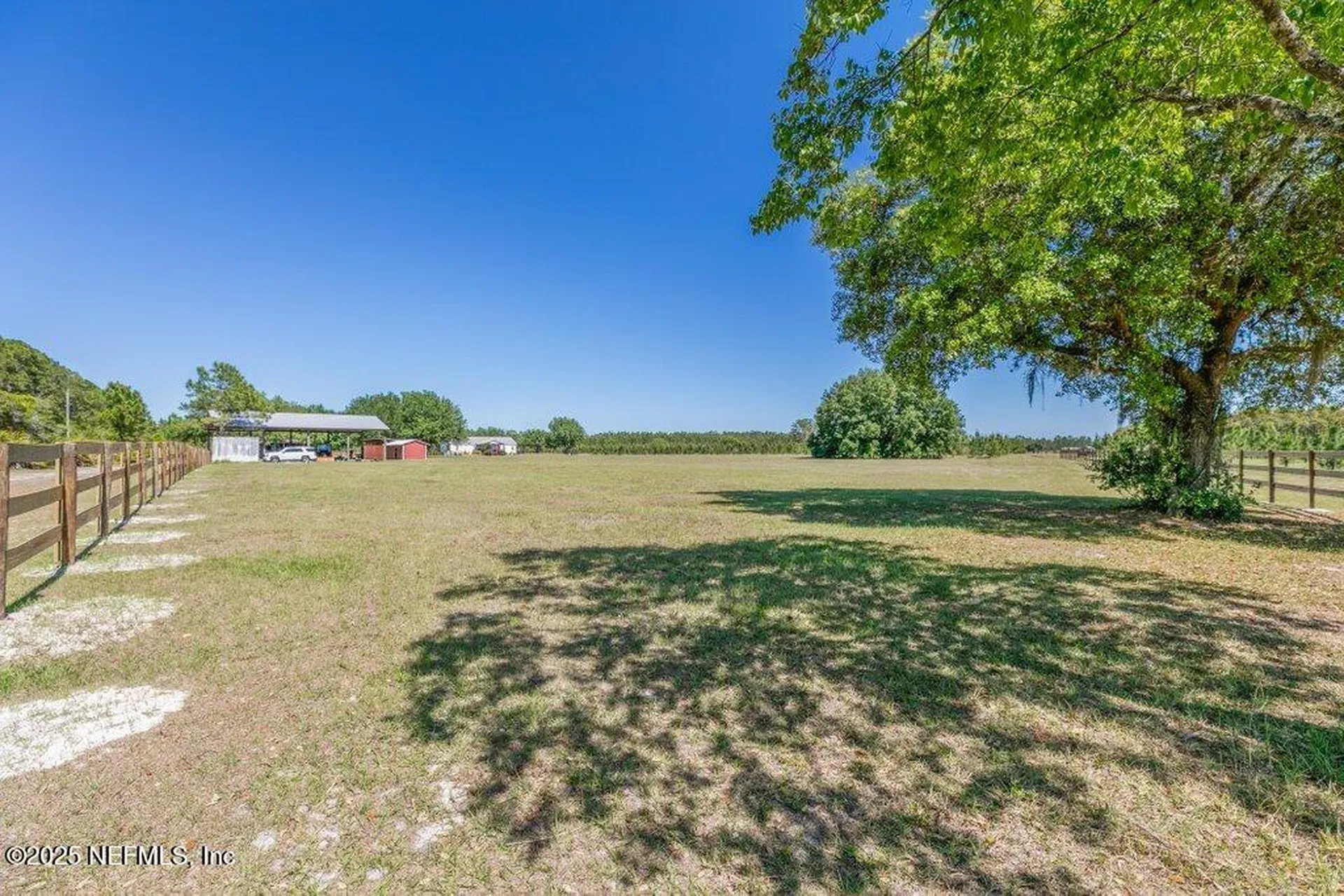 643 E State Road 100 San Mateo FL 32187