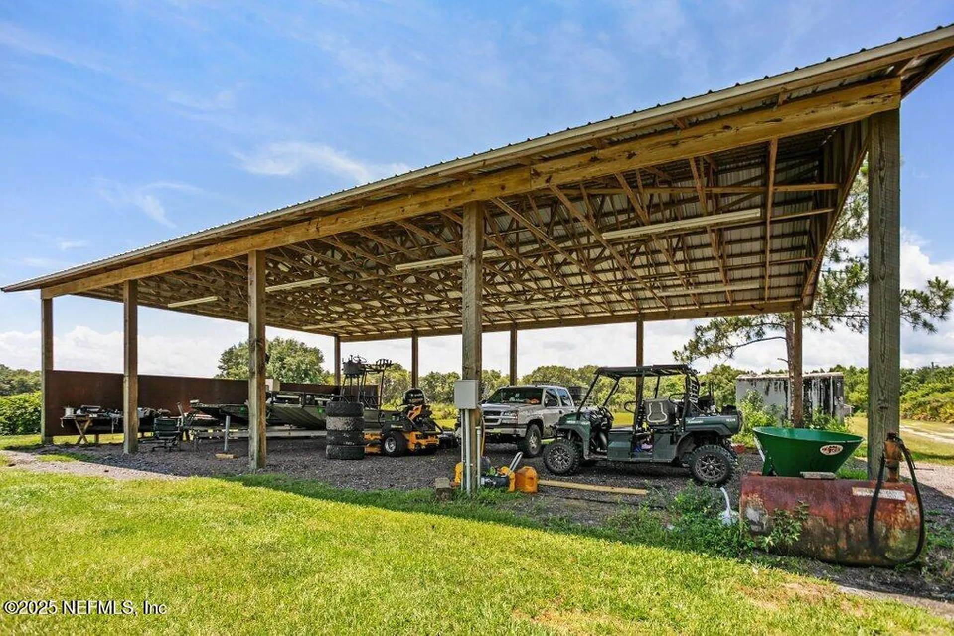 643 E State Road 100 San Mateo FL 32187