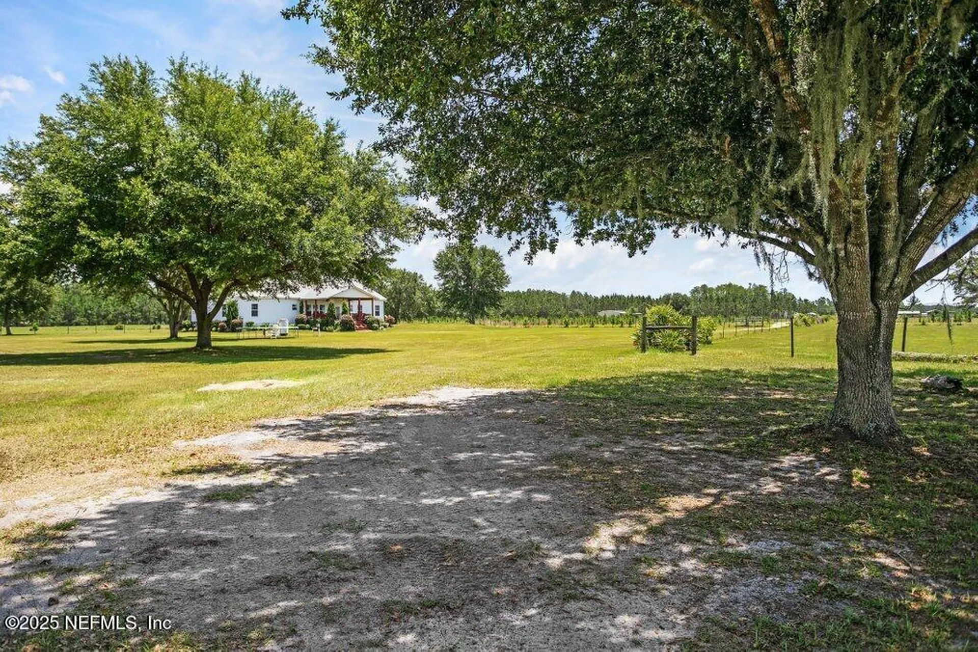 643 E State Road 100 San Mateo FL 32187