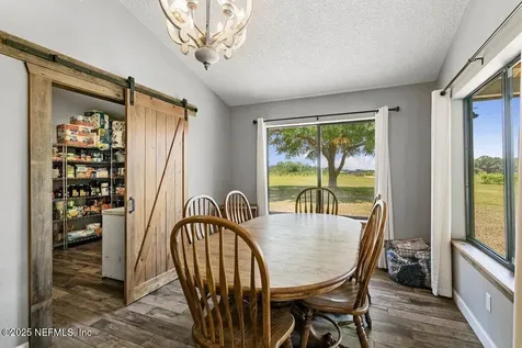 643 E State Road 100 San Mateo FL 32187