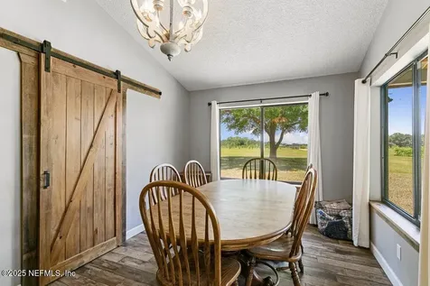 643 E State Road 100 San Mateo FL 32187
