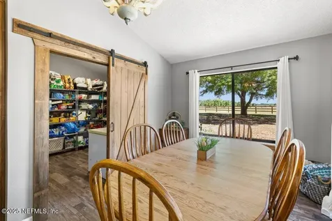 643 E State Road 100 San Mateo FL 32187