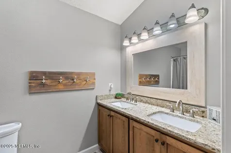 643 E State Road 100 San Mateo FL 32187