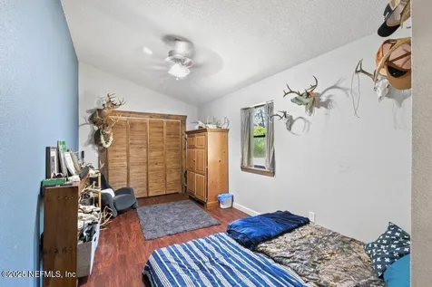 643 E State Road 100 San Mateo FL 32187