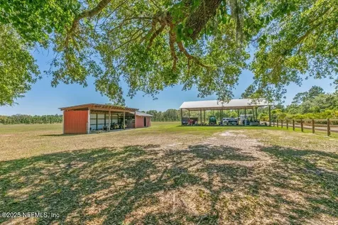 643 E State Road 100 San Mateo FL 32187