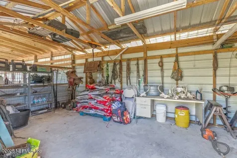 643 E State Road 100 San Mateo FL 32187