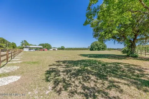 643 E State Road 100 San Mateo FL 32187