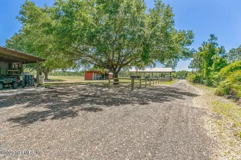 643 E State Road 100 San Mateo FL 32187