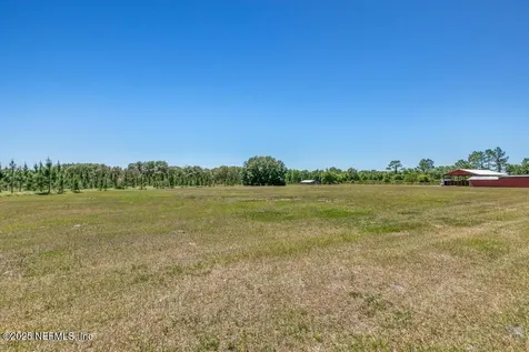 643 E State Road 100 San Mateo FL 32187