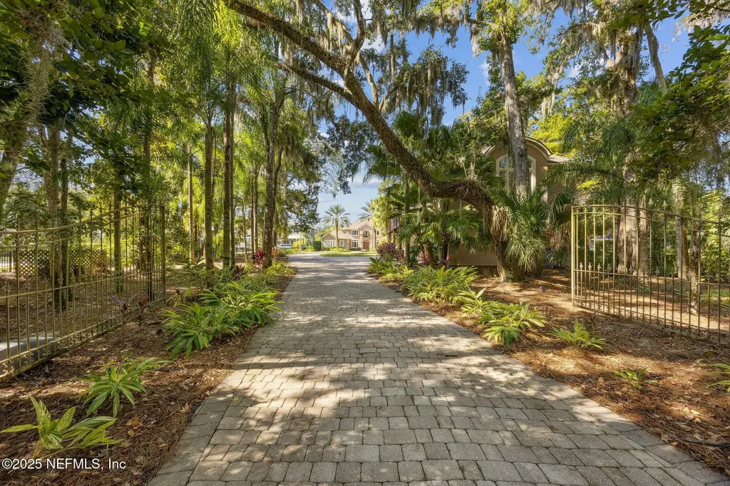21 N Roscoe Boulevard Ponte Vedra Beach FL 32082