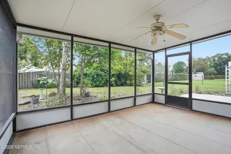 8648 Lincolnshire Road W Jacksonville FL 32217