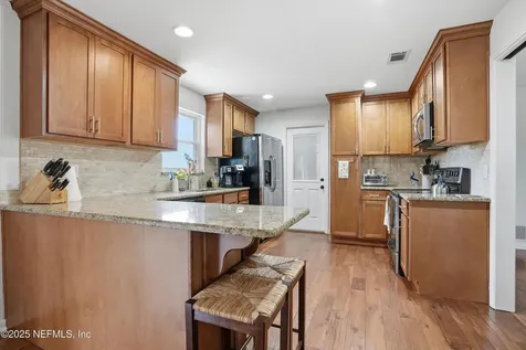 8648 Lincolnshire Road W Jacksonville FL 32217