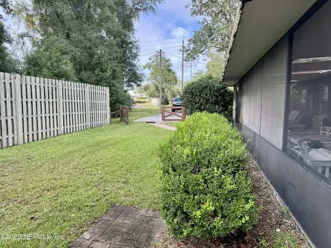 116 N Francis Street Interlachen FL 32148