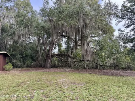 116 N Francis Street Interlachen FL 32148
