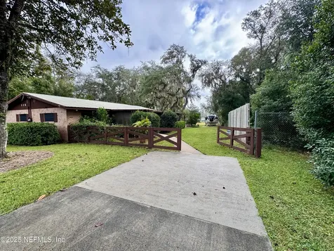 116 N Francis Street Interlachen FL 32148
