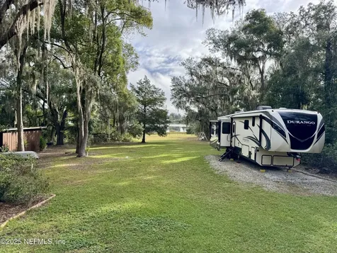 116 N Francis Street Interlachen FL 32148