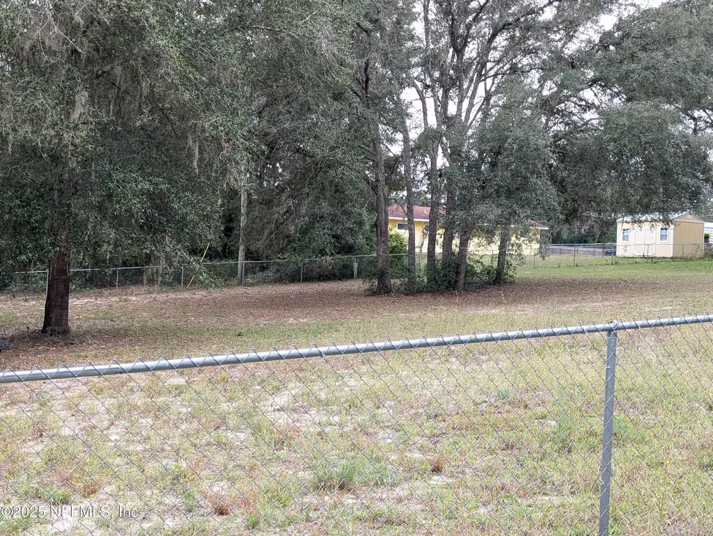 211 1st Way Interlachen FL 32148