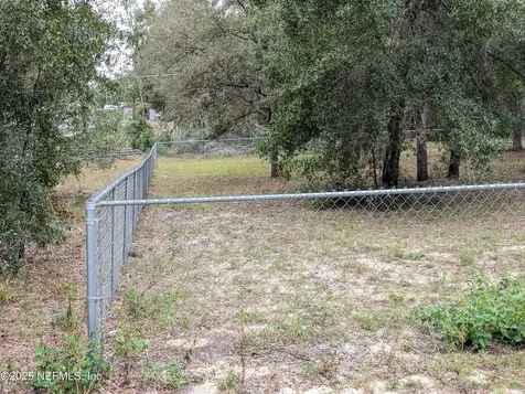 211 1st Way Interlachen FL 32148