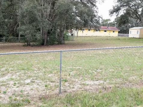 211 1st Way Interlachen FL 32148