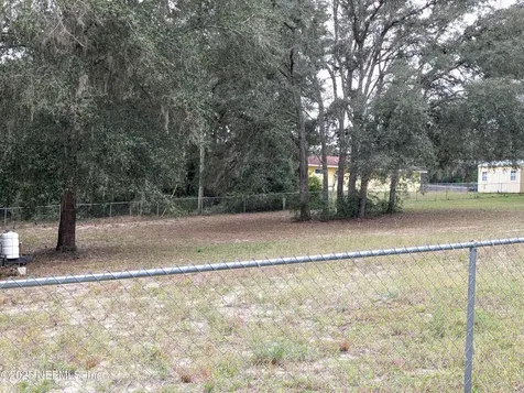 211 1st Way Interlachen FL 32148