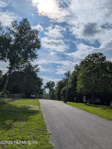 211 1st Way Interlachen FL 32148
