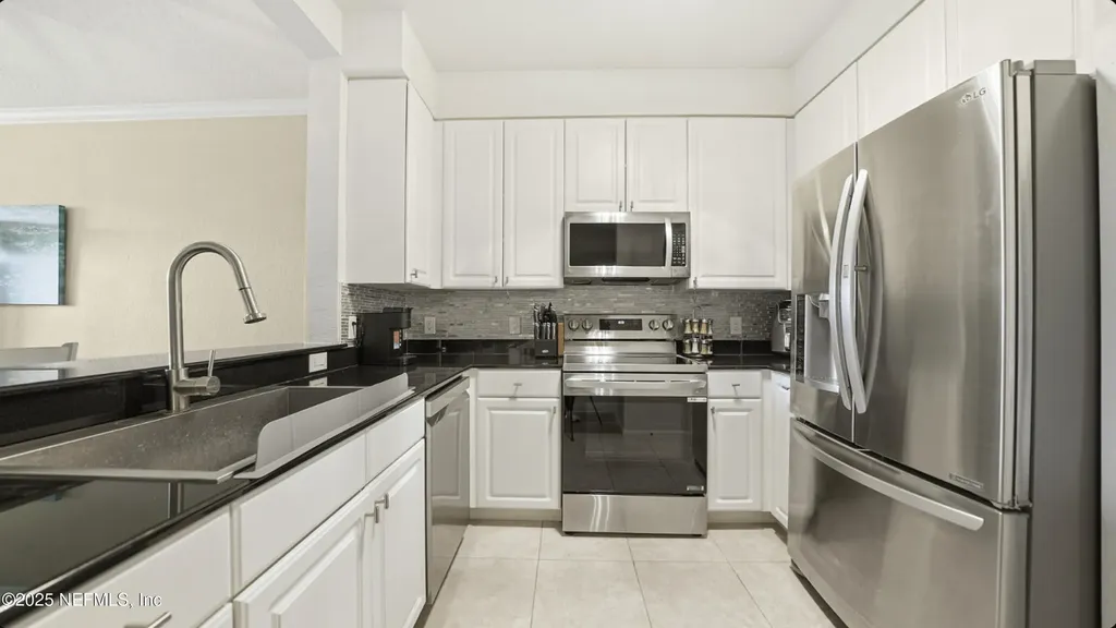 8539 Gate Parkway W Jacksonville FL 32216