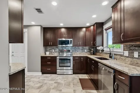 4588 Carolyn Cove Lane S Jacksonville FL 32258