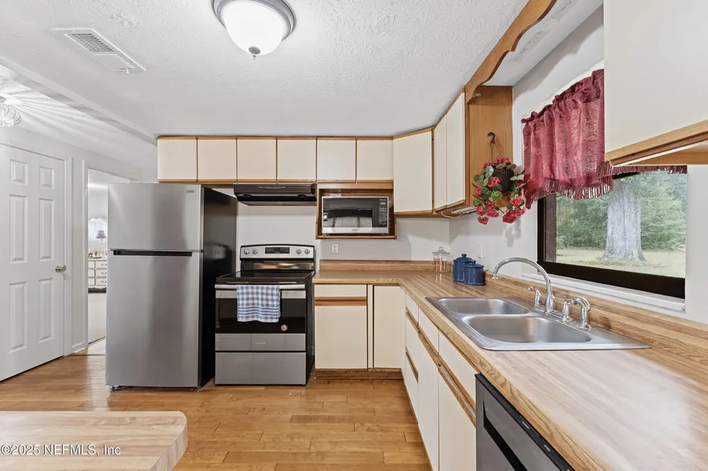 17200 Casa Roja Lane Hilliard FL 32046