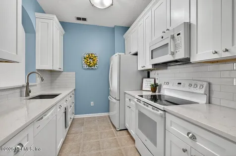 7801 Point Meadows Drive Jacksonville FL 32256