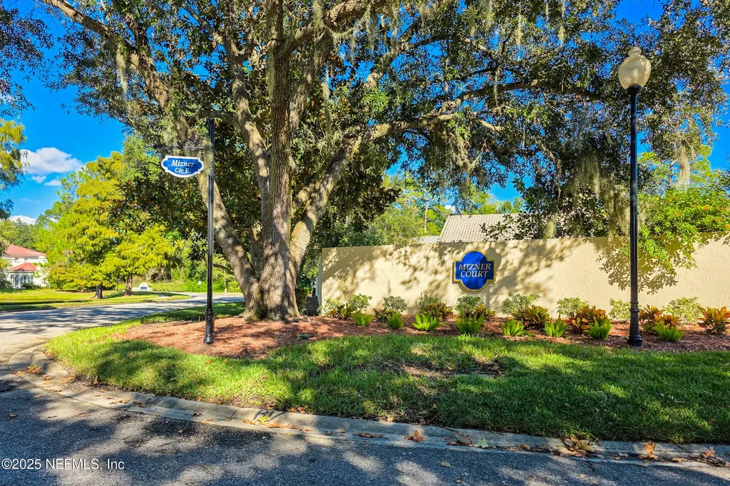 8423 Mizner Circle E Jacksonville FL 32217