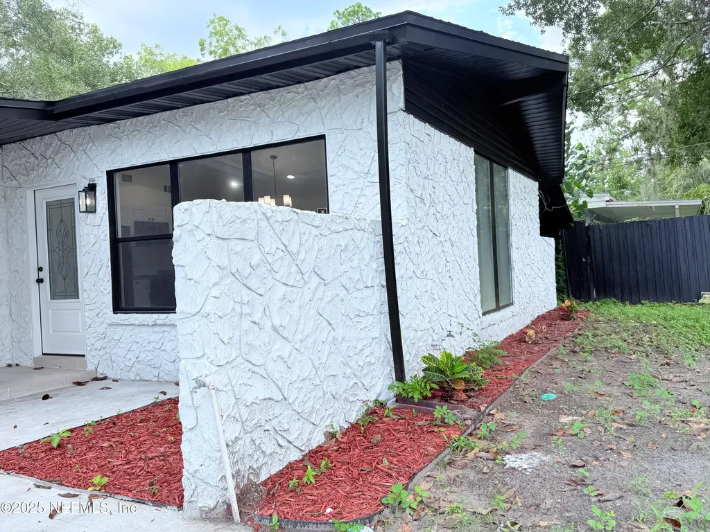 1851 Louvre Drive Jacksonville FL 32221