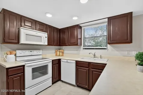 8147 Plaza Gate Lane Jacksonville FL 32217