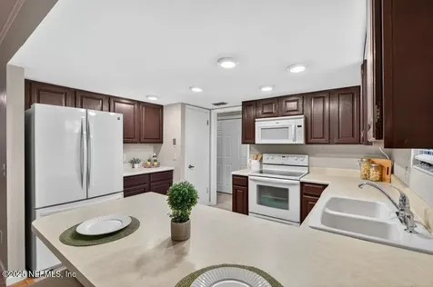 8147 Plaza Gate Lane Jacksonville FL 32217