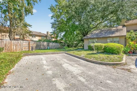 8147 Plaza Gate Lane Jacksonville FL 32217