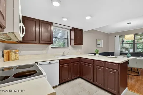 8147 Plaza Gate Lane Jacksonville FL 32217