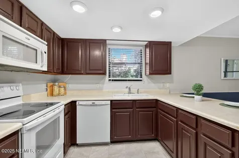 8147 Plaza Gate Lane Jacksonville FL 32217