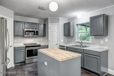 3283 Garden Acres Court W Jacksonville FL 32208