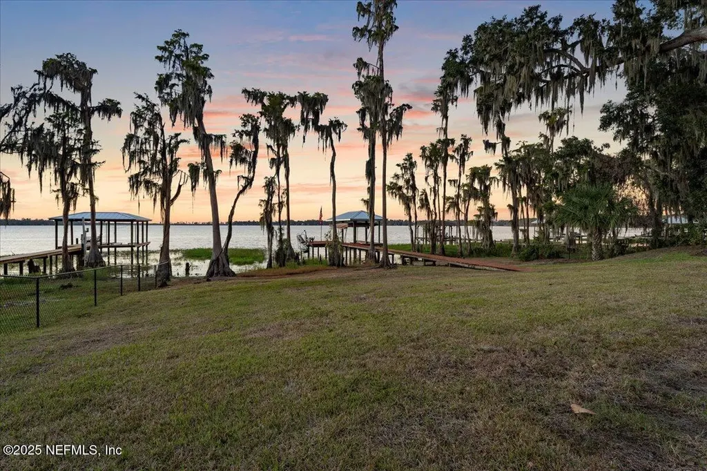 2453 SE 30 Street Melrose FL 32666
